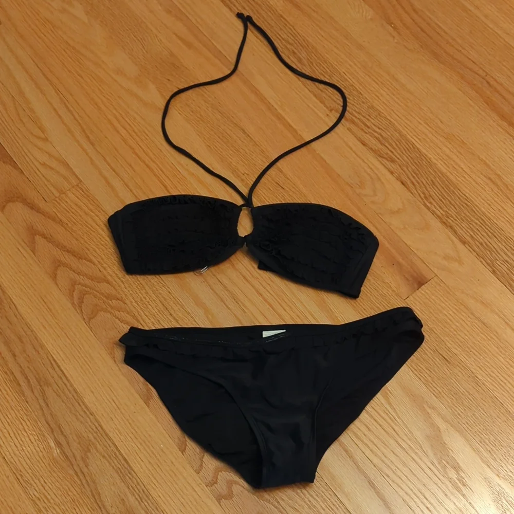 Black bikini - Picture 1 of 8